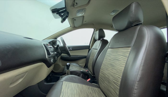 2013 Hyundai i20 SPORTZ 1.2 VTVT, Petrol, Manual, 25,790 km, Right Side Front Door Cabin