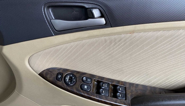 2016 Hyundai Verna 1.6 CRDI SX, Diesel, Manual, 57,406 km, Driver Side Door Panels Control