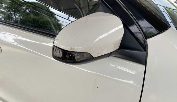 2018 Toyota Etios Liva VD, Diesel, Manual, 26,712 km, Right rear-view mirror - Indicator light has minor damage