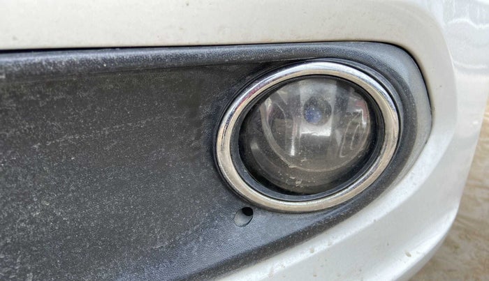 2012 Volkswagen Vento HIGHLINE 1.6 MPI, Petrol, Manual, 70,099 km, Left fog light - Not working