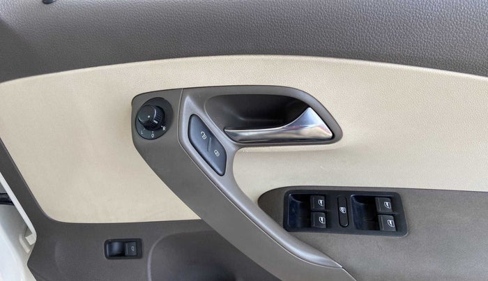2012 Volkswagen Vento HIGHLINE 1.6 MPI, Petrol, Manual, 70,099 km, Driver Side Door Panels Control