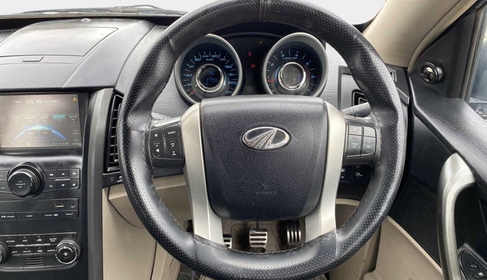 2015 Mahindra XUV500 W10, Diesel, Manual, 87,902 km, Steering Wheel Close Up