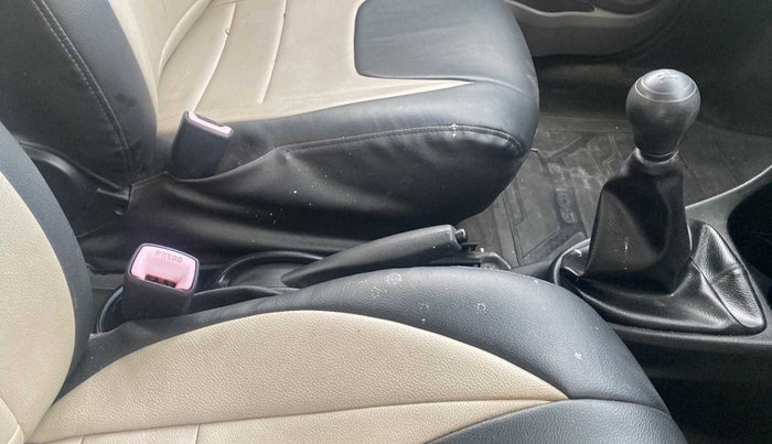 2011 Toyota Etios Liva G, Petrol, Manual, 1 km, Gear Lever