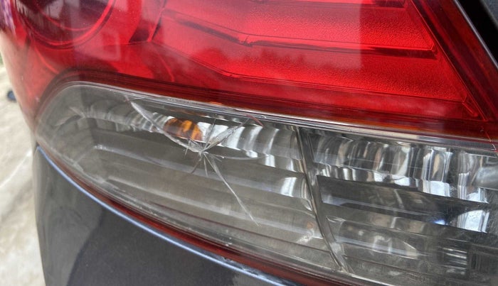 2013 Hyundai Verna FLUIDIC 1.6 CRDI SX, Diesel, Manual, 1,23,968 km, Left tail light - Tail light broken