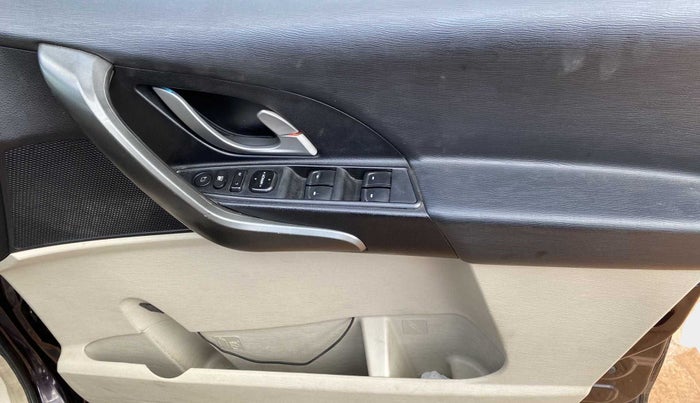 2017 Mahindra XUV500 W10, Diesel, Manual, 34,480 km, Driver Side Door Panels Control