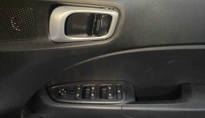 2021 Hyundai VENUE S 1.2, Petrol, Manual, 11,584 km, Driver Side Door Panels Control