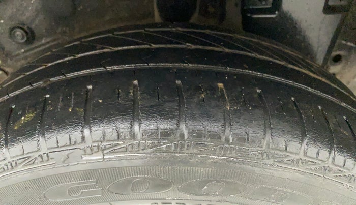 2011 Toyota Etios G, Petrol, Manual, 73,333 km, Left Rear Tyre Tread