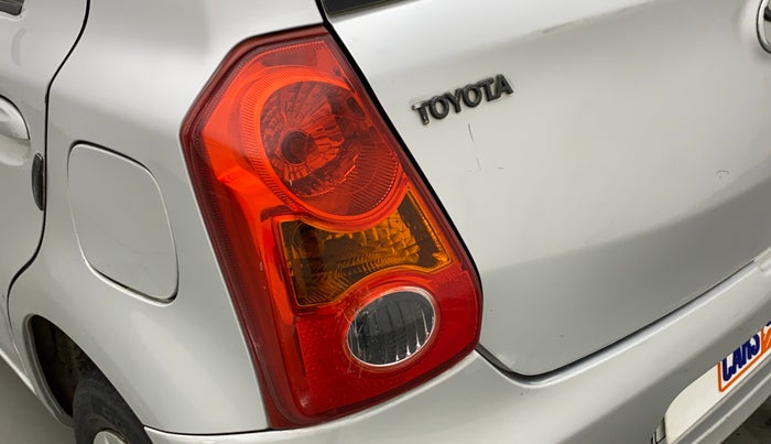 2011 Toyota Etios G, Petrol, Manual, 73,333 km, Left tail light - Minor damage