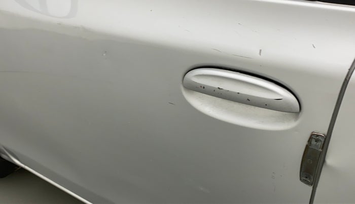 2011 Toyota Etios G, Petrol, Manual, 73,333 km, Front passenger door - Minor scratches