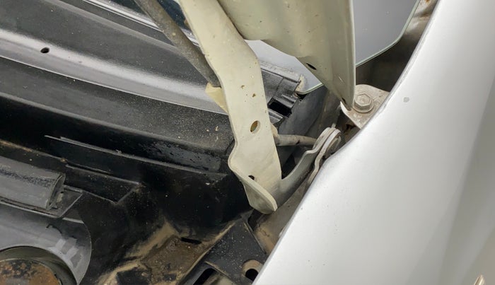 2011 Toyota Etios G, Petrol, Manual, 73,333 km, Bonnet (hood) - Cowl vent panel has minor damage