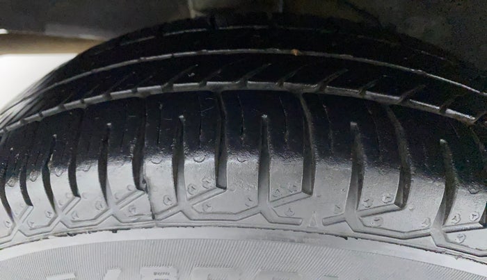 2016 Datsun Go Plus T, CNG, Manual, 53,309 km, Right Rear Tyre Tread