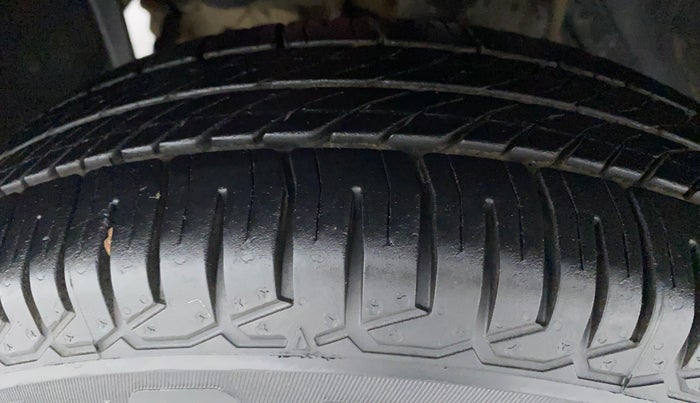 2016 Datsun Go Plus T, CNG, Manual, 53,309 km, Left Front Tyre Tread