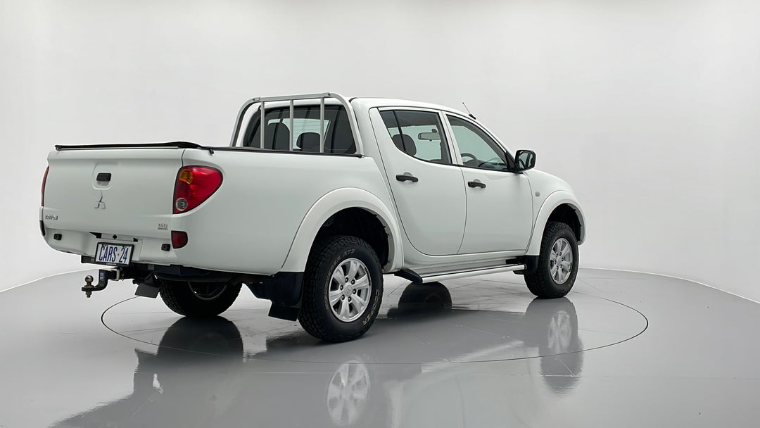 Right Back Diagonal (45- Degree) View