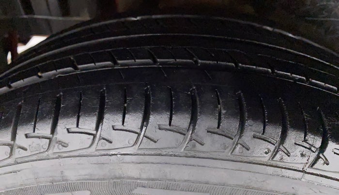 2017 Maruti Swift ZXI, Petrol, Manual, 35,243 km, Right Rear Tyre Tread