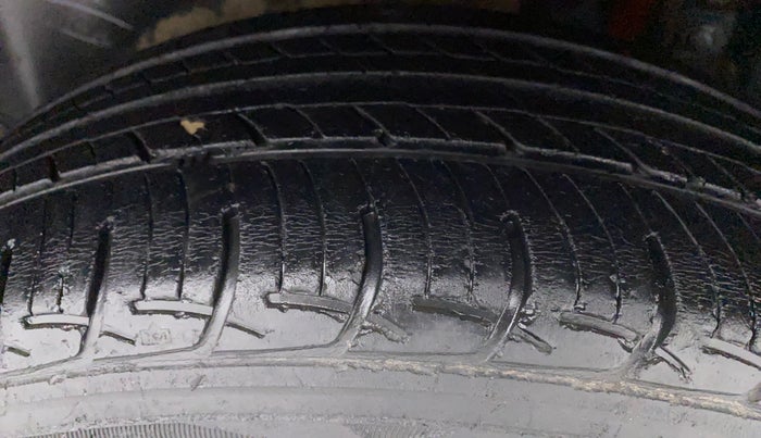 2017 Maruti Swift ZXI, Petrol, Manual, 35,243 km, Left Rear Tyre Tread
