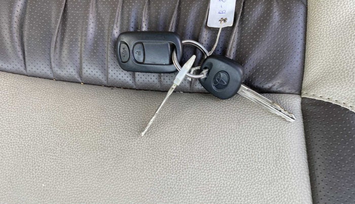2014 Toyota Etios G, Petrol, Manual, 87,859 km, Lock system - Dork lock functional only from remote key