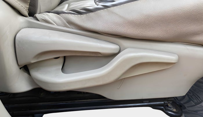 2014 Toyota Etios G, Petrol, Manual, 87,859 km, Driver Side Adjustment Panel