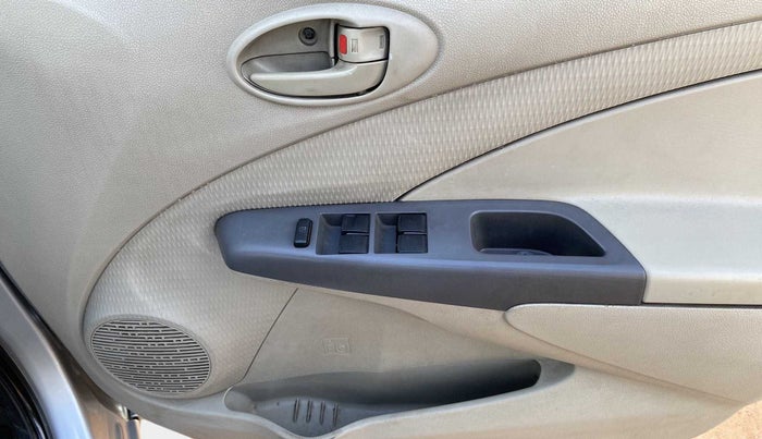 2014 Toyota Etios G, Petrol, Manual, 87,859 km, Driver Side Door Panels Control