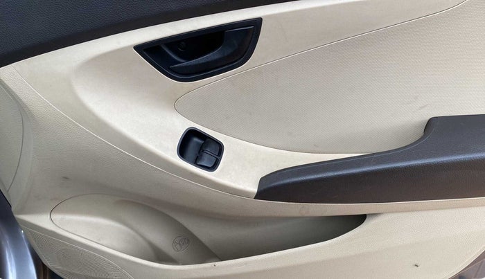 2013 Hyundai Eon ERA +, Petrol, Manual, 22,556 km, Driver Side Door Panels Control