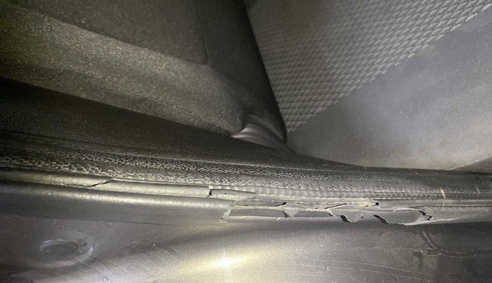 2019 Renault Kwid RXL, Petrol, Manual, 37,478 km, Right rear door - Beading has minor damage