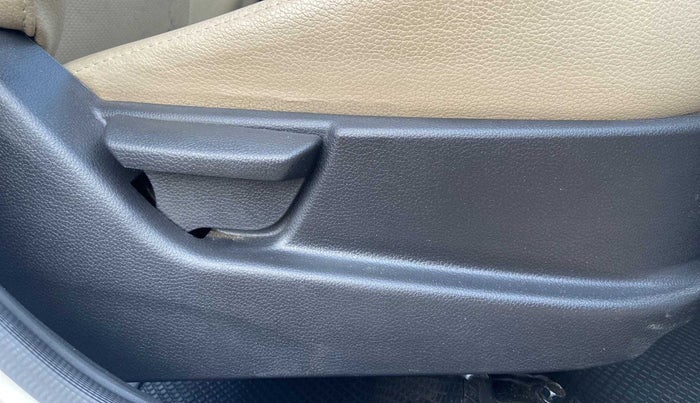 2018 Hyundai Eon ERA +, Petrol, Manual, 24,605 km, Driver Side Adjustment Panel
