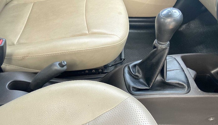 2018 Hyundai Eon ERA +, Petrol, Manual, 24,605 km, Gear Lever
