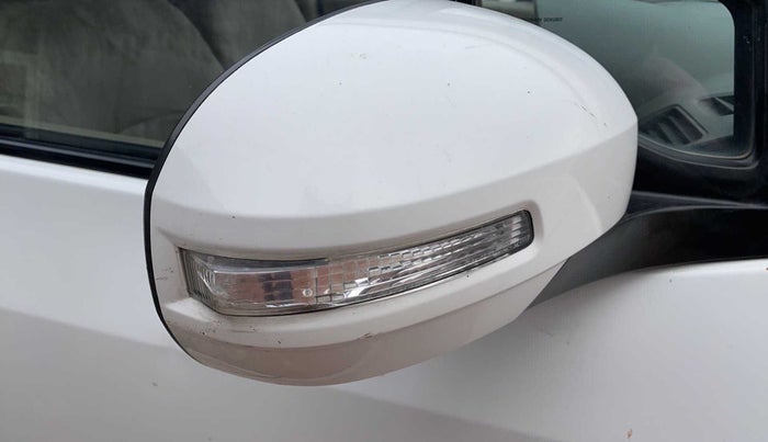 2012 Maruti Ertiga VXI, Petrol, Manual, 58,777 km, Right rear-view mirror - Indicator light has minor damage