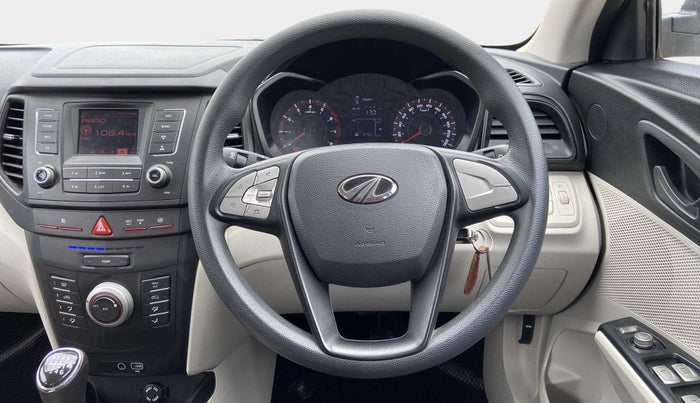 2022 Mahindra XUV300 W6 1.2 PETROL, Petrol, Manual, 19,148 km, Steering Wheel Close Up