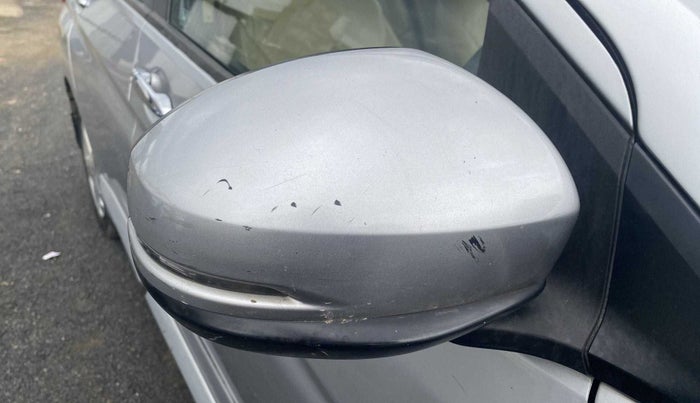 2016 Honda City 1.5L I-VTEC V MT, Petrol, Manual, 1,14,678 km, Right rear-view mirror - Cover has minor damage