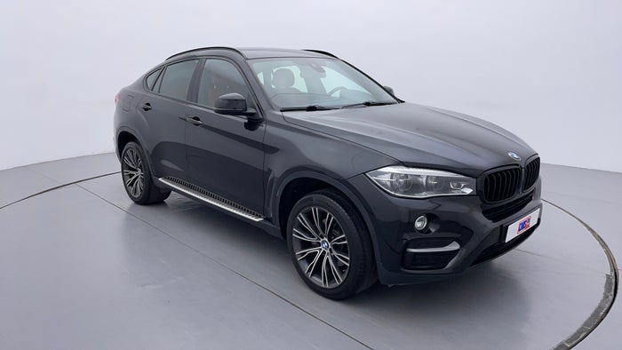 2019 BMW X6-Right Front Diagonal (45- Degree) View