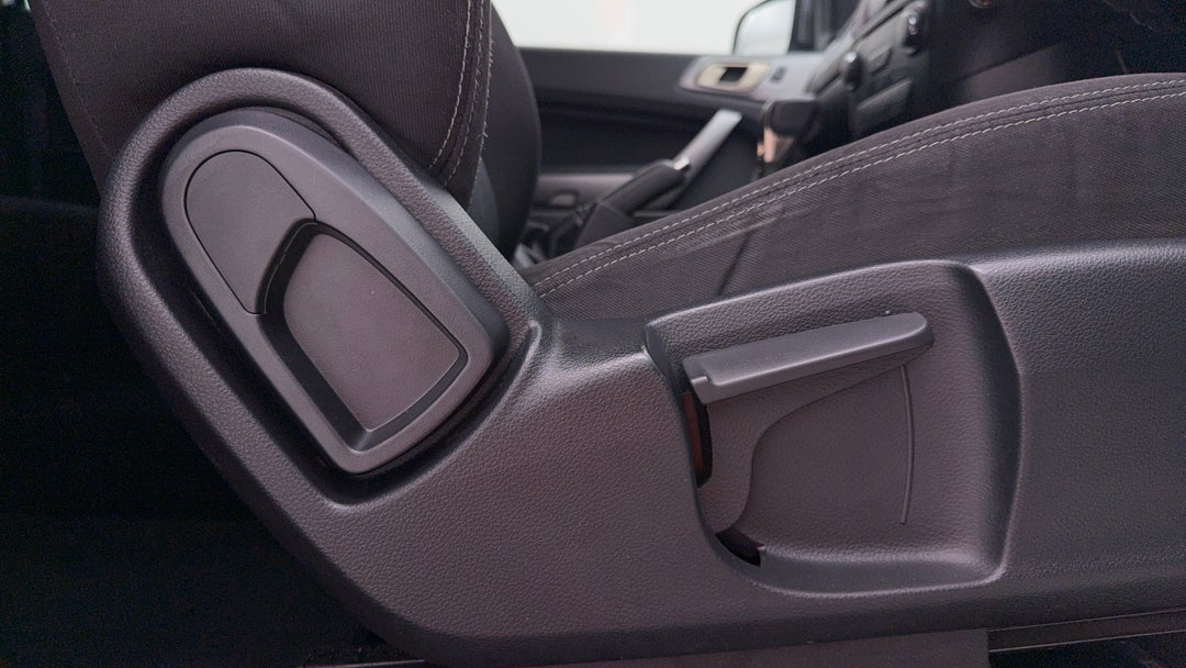 2019 Ford Ranger Xlt 3.2 (4x4), Automatic, 100745 km, Drivers Side Adjustment Panel