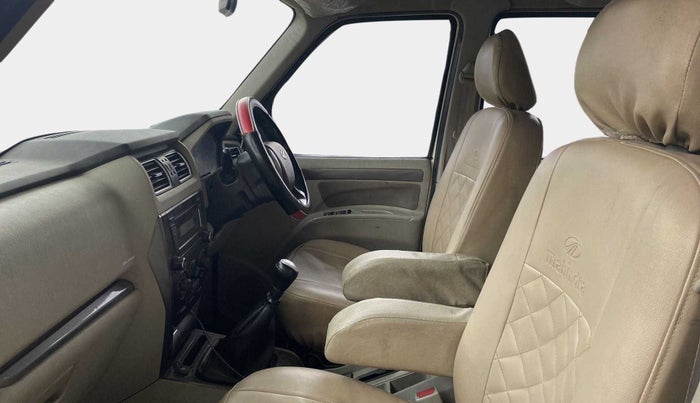 2018 Mahindra Scorpio S7, Diesel, Manual, 63,376 km, Right Side Front Door Cabin
