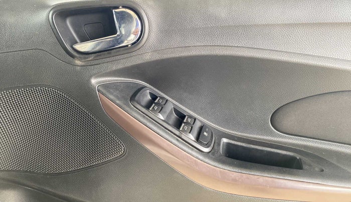 2018 Ford FREESTYLE TITANIUM 1.2 PETROL, Petrol, Manual, 54,739 km, Driver Side Door Panels Control