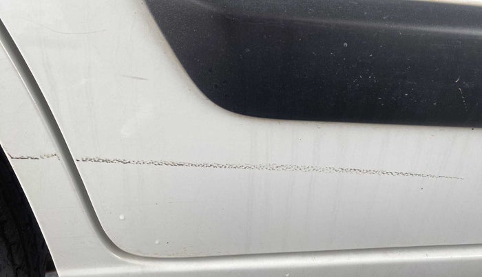 2018 Maruti Wagon R 1.0 VXI AMT, Petrol, Automatic, 35,649 km, Right rear door - Minor scratches