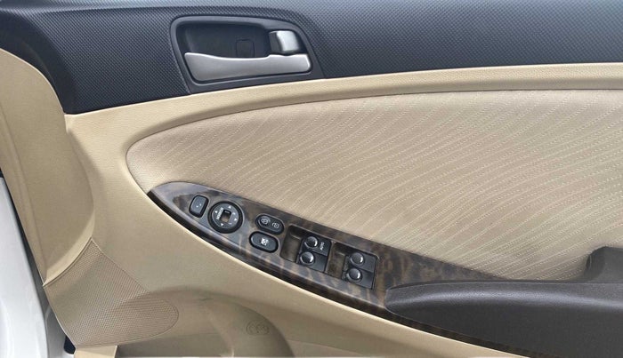 2016 Hyundai Verna 1.6 CRDI SX, Diesel, Manual, 75,251 km, Driver Side Door Panels Control