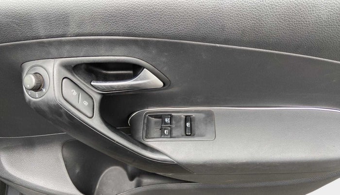 2018 Volkswagen Polo COMFORTLINE 1.0L MPI, Petrol, Manual, 63,459 km, Driver Side Door Panels Control