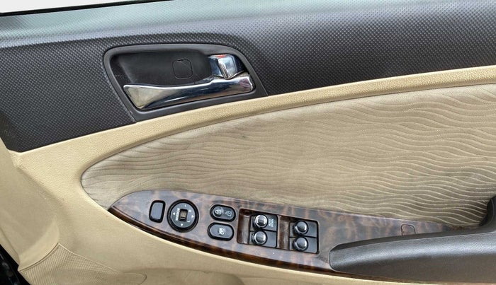 2014 Hyundai Verna FLUIDIC 1.6 VTVT SX, Petrol, Manual, 82,616 km, Driver Side Door Panels Control