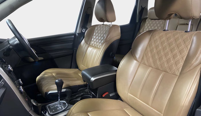 2018 Mahindra XUV500 W11 (O) AT, Diesel, Automatic, 43,761 km, Right Side Front Door Cabin