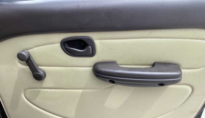 2011 Hyundai Santro Xing GL, Petrol, Manual, 33,952 km, Driver Side Door Panels Control