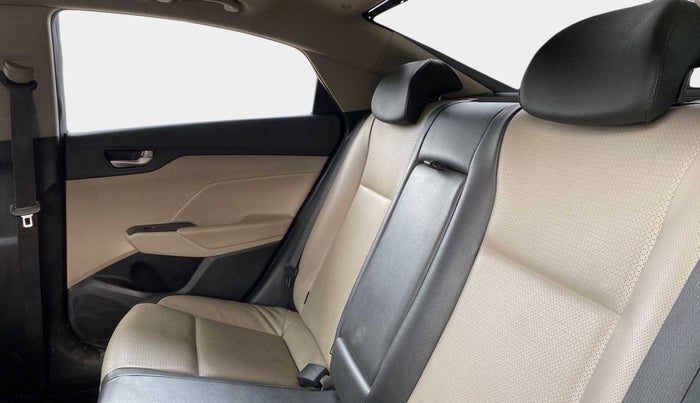 2019 Hyundai Verna 1.6 VTVT SX O, Petrol, Manual, 29,881 km, Right Side Rear Door Cabin