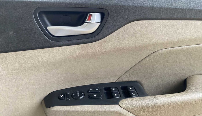 2019 Hyundai Verna 1.6 VTVT SX O, Petrol, Manual, 29,881 km, Driver Side Door Panels Control