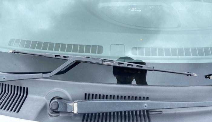 2019 Maruti Alto K10 VXI, Petrol, Manual, 28,315 km, Front windshield - Rubber blade broken or missing