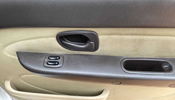 2011 Hyundai Santro Xing GLS, Petrol, Manual, 31,799 km, Driver Side Door Panels Control