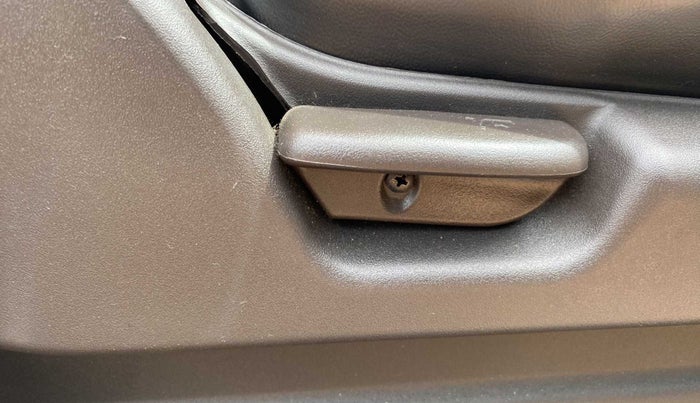 2011 Hyundai Santro Xing GLS, Petrol, Manual, 31,799 km, Driver Side Adjustment Panel