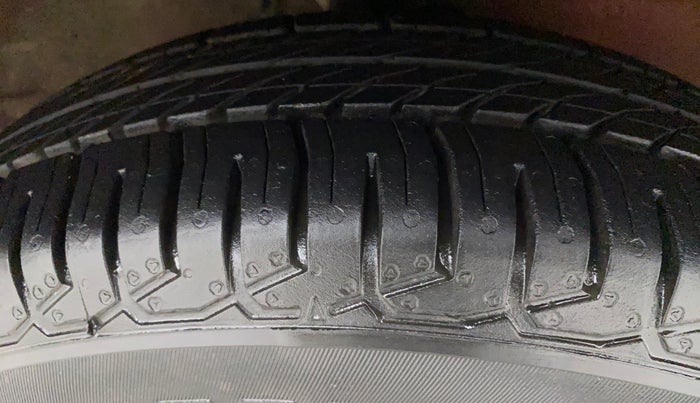 2012 Maruti Ritz VDI, Diesel, Manual, 97,419 km, Right Front Tyre Tread