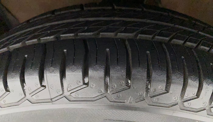 2012 Maruti Ritz VDI, Diesel, Manual, 97,419 km, Left Front Tyre Tread