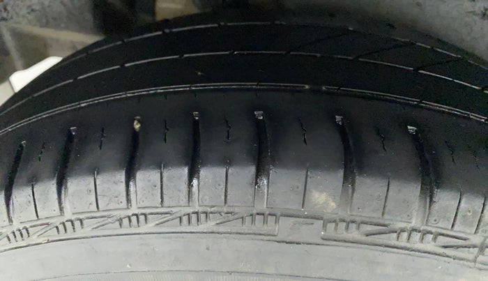 2017 Maruti Dzire VXI, Petrol, Manual, 80,281 km, Right Rear Tyre Tread