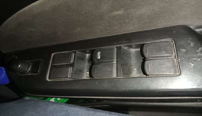 2015 Maruti Swift VDI ABS, Diesel, Manual, 1,24,318 km, Right front window switch / handle - Switch/handle not functional