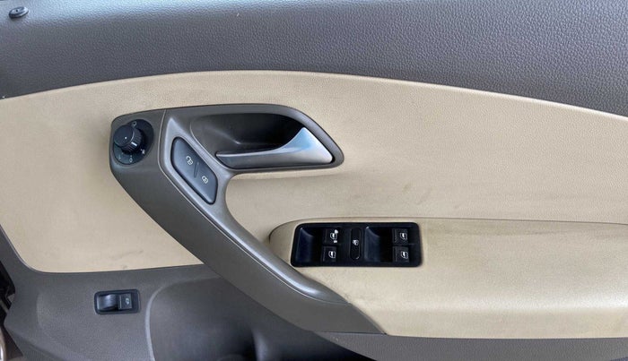 2015 Volkswagen Vento HIGHLINE DIESEL 1.5, Diesel, Manual, 1,25,458 km, Driver Side Door Panels Control
