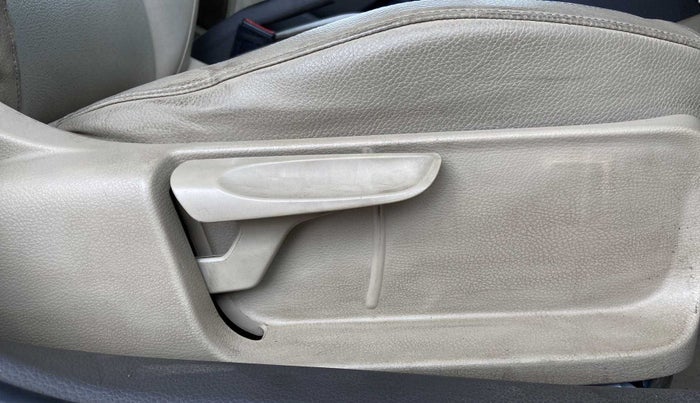 2015 Volkswagen Vento HIGHLINE DIESEL 1.5, Diesel, Manual, 1,25,440 km, Driver Side Adjustment Panel